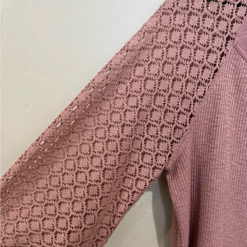 Free People Sweetest Thing Lace Sleeve Thermal‎ Boho Top In Dusty Rose M Flaw